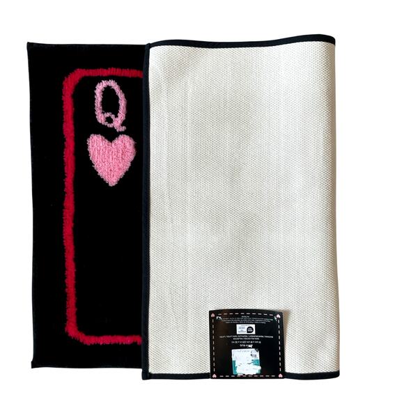 Betsey Johnson QUEEN OF HEARTS Bath Rug 20x32 Pink & Black NEW - Picture 8 of 9